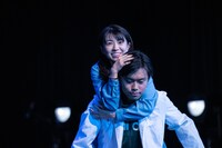 メニコン シアターAoi オープニングイヤー ラインナップ「ワレワレのモロモロ 名古屋編」より、「失恋から始めるわたしのはじめかた」の様子。（Photo by Naoshi HATORI）