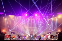 「BREAK FREE STARS」より。