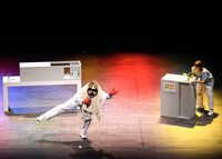 PUYEY「おんたろう」より。（撮影：ふじまつたえこ）