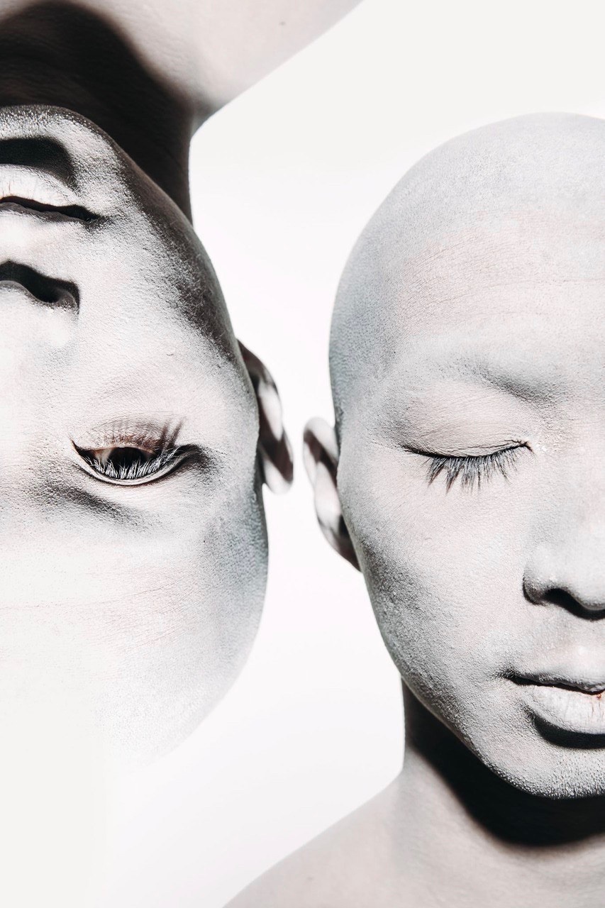 舞踏石井組(c)Michel Jones