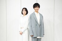 左から谷村美月、岡宮来夢。