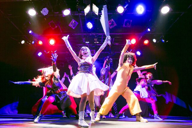 ICHIGEKIYA MASHUP PROJECT VOL.1「GOLDBANGBANG!!」より。（撮影：河西沙織）