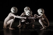 大駱駝艦 壺中天 舞踏公演 鉾久奈緒美「阿修羅」より。（撮影：腰山大雅）