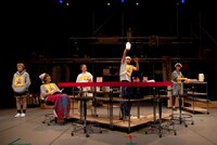 北九州芸術劇場クリエイション・シリーズ「イエ系」より。(c)藤本彦