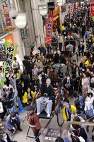 「平成中村座小倉城公演」お練りの様子。(c)博多座