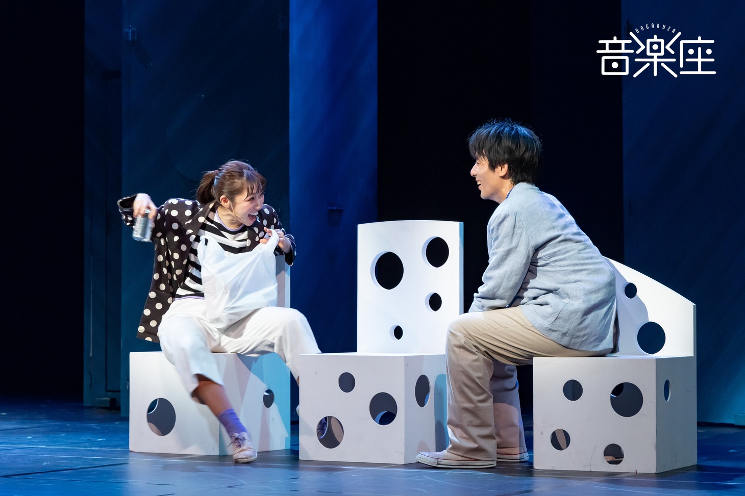 音楽座ミュージカル「シャボン玉とんだ宇宙（ソラ）までとんだ」森彩香・小林啓也の出演回より。（撮影：二階堂健）