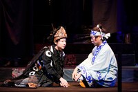 カムカムミニキーナの前回公演「ときじく」より。（撮影：友澤綾乃）