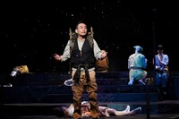 カムカムミニキーナの前回公演「ときじく」より。（撮影：友澤綾乃）