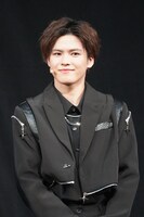 左から鈴木悠仁、北川拓実。