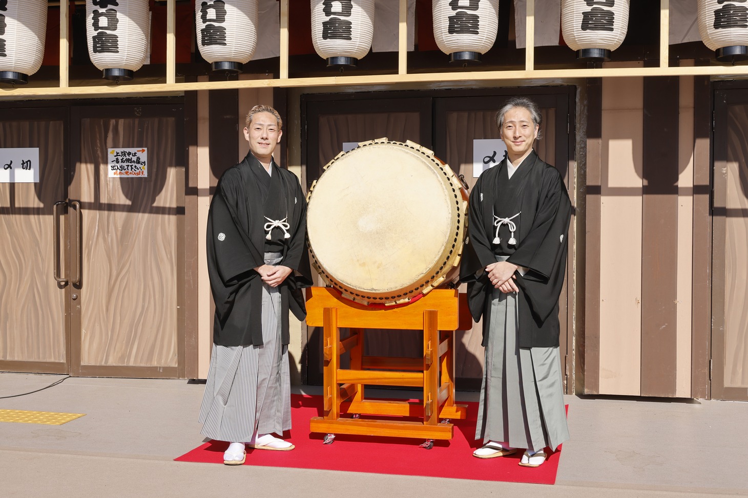 左から中村勘九郎、中村七之助。