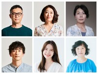 東京タンバリン「みひつのこい」出演者と、作・演出の高井浩子（下段右端）。