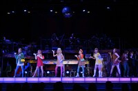 ミュージカル「スライス・オブ・サタデーナイト」より。（撮影：阿部章仁）