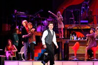 ミュージカル「スライス・オブ・サタデーナイト」より。（撮影：阿部章仁）