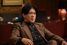 TBS系 よるおびドラマ「Maybe 恋が聴こえる」より、橋本じゅん演じる笛樹光郎。(c)TBS