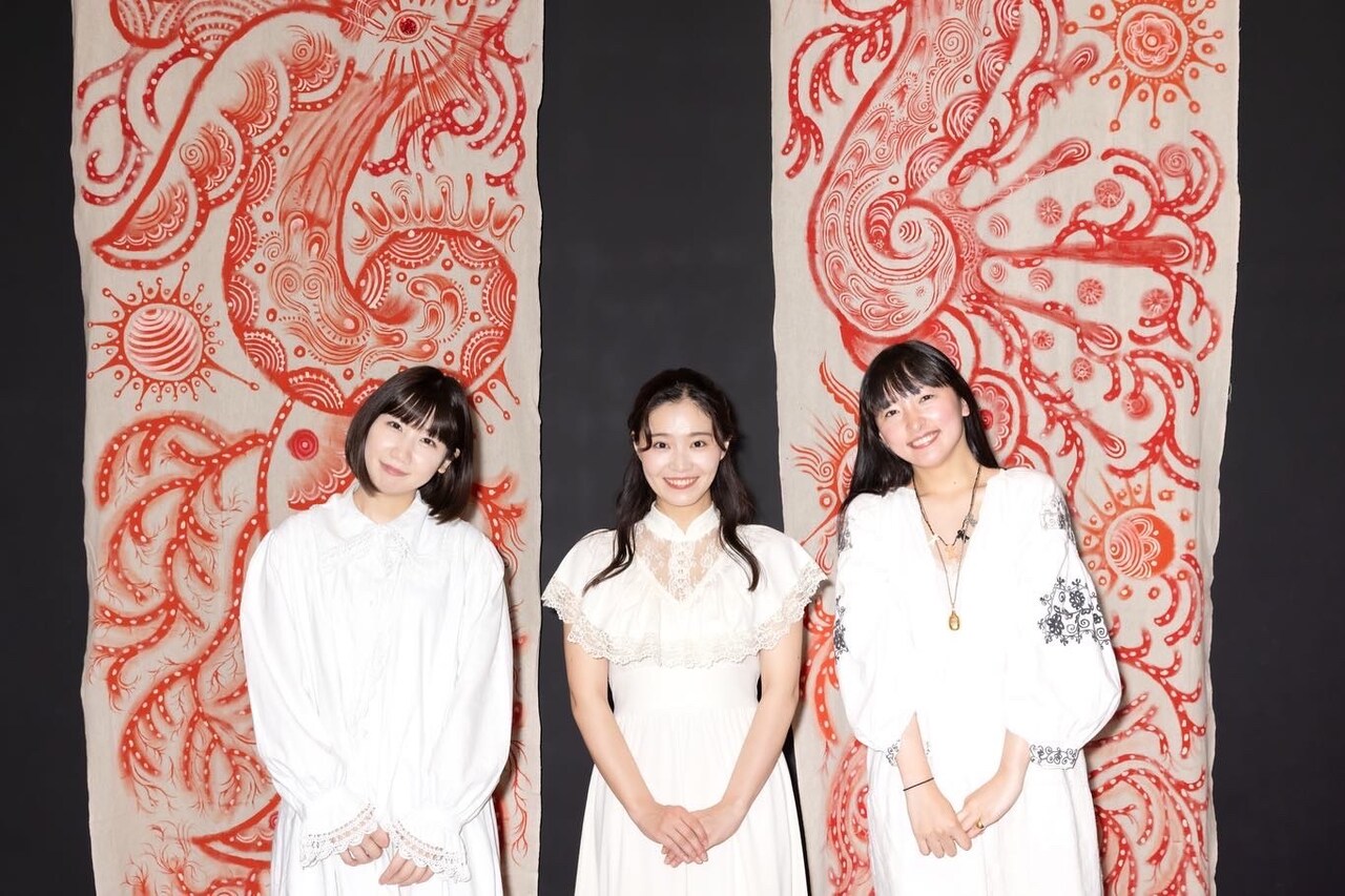 左から根本宗子、安川まり、harune。