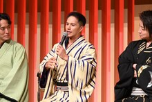 市原隼人（中央）