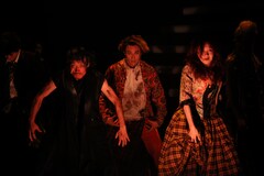 “監禁劇”がオペレッタとして復活、丸尾丸一郎演出「YAMA-INU」幕開け