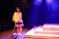 かるがも団地 第8回本公演 マグカルシアター参加作品「静流、白むまで行け」より。（撮影：古戸森陽乃）