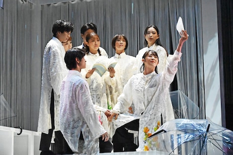 舞台「言の葉の庭～The Garden of Words～」より。