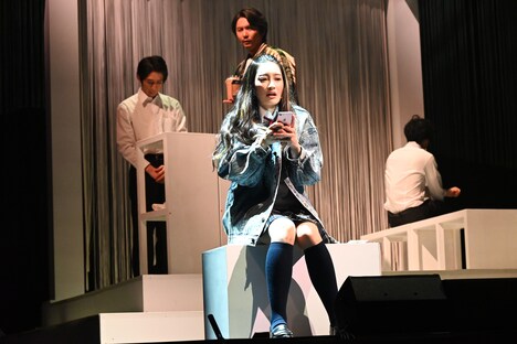 舞台「言の葉の庭～The Garden of Words～」より。