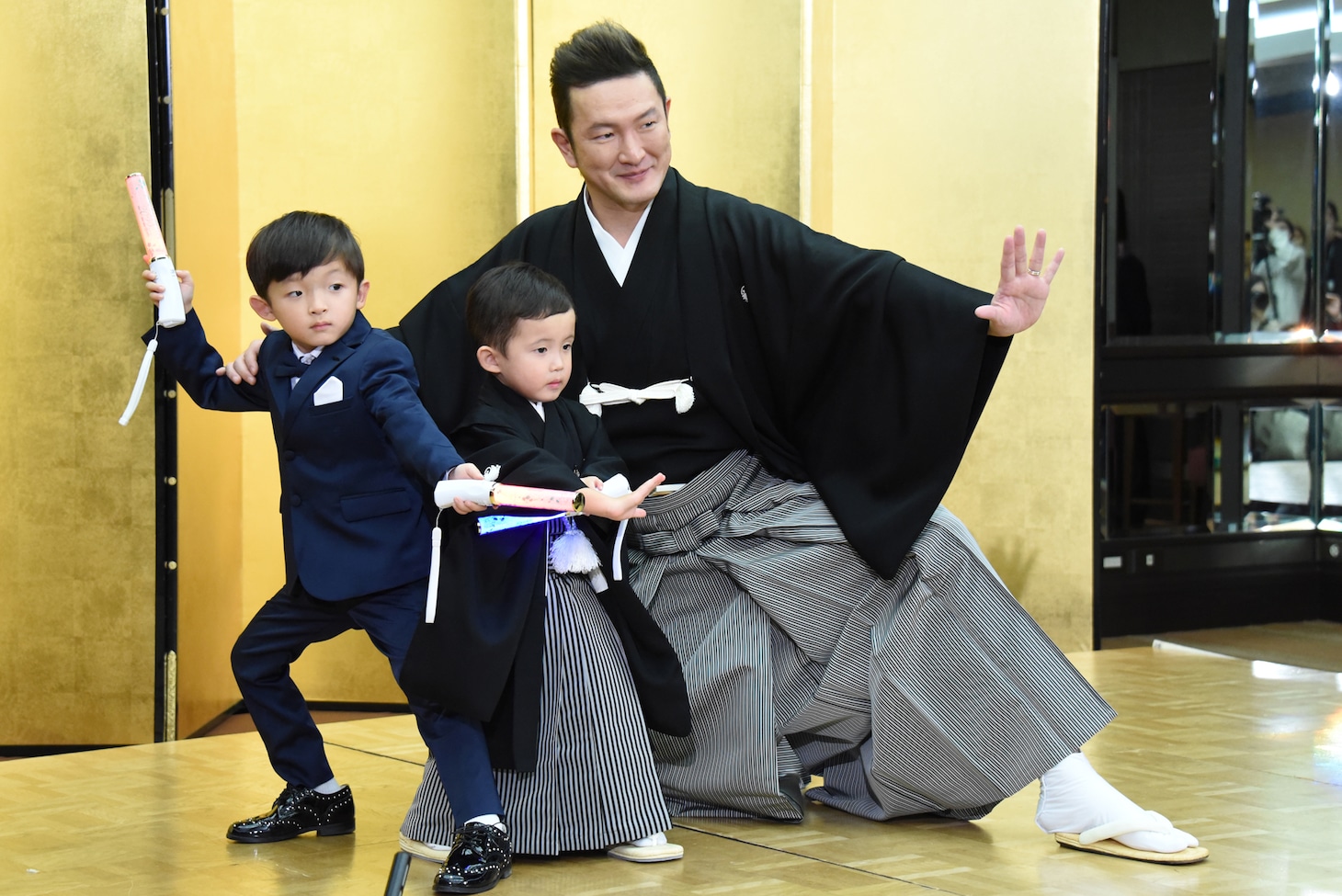 左から小川陽喜、小川夏幹、中村獅童。