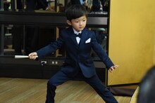 舞台端で1人、見得を切っている小川陽喜。