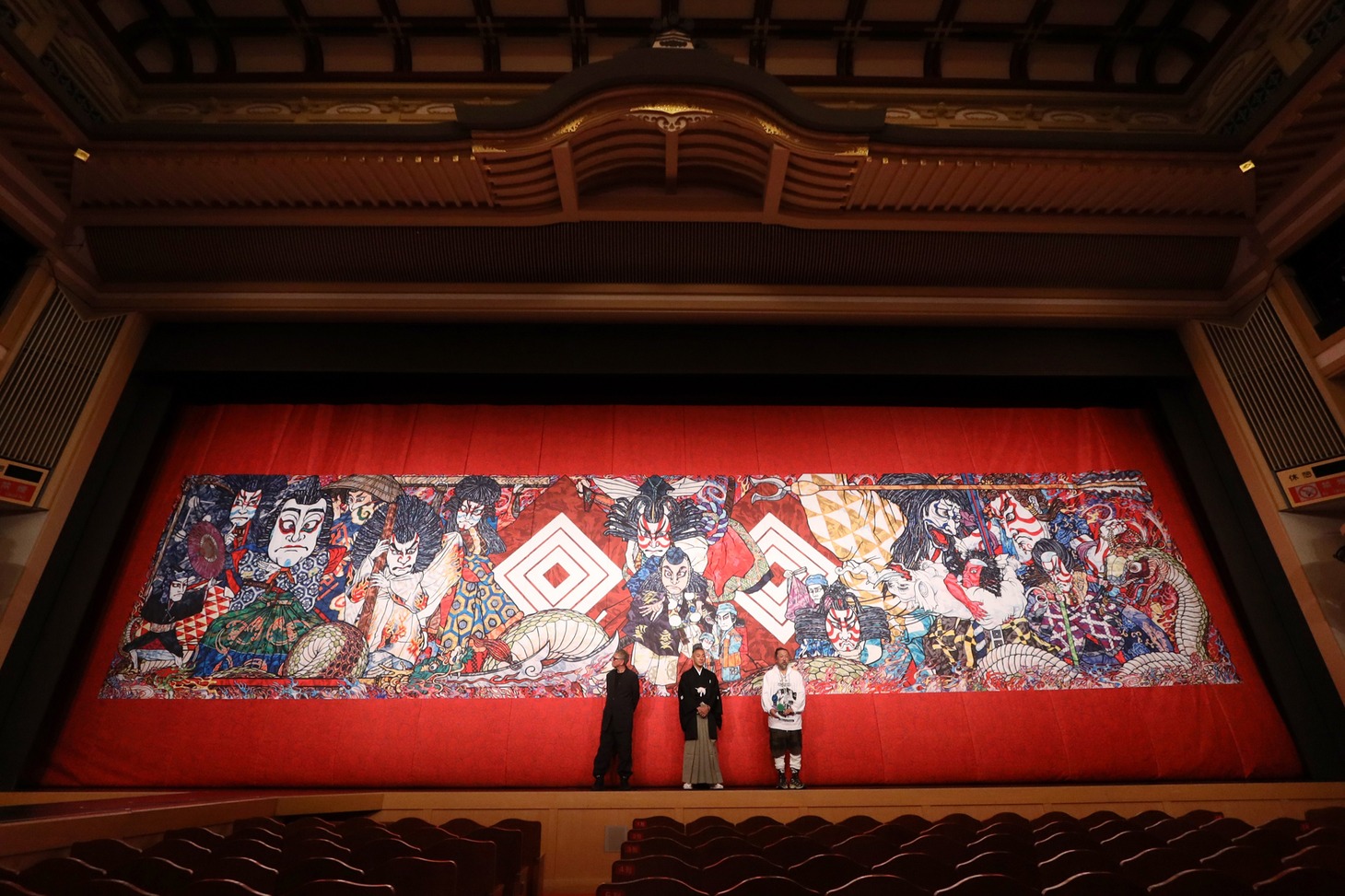 左から三池崇史、市川團十郎、村上隆。（提供：松竹）