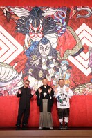 左から三池崇史、市川團十郎、村上隆。（提供：松竹）