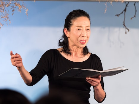 林英世「犬を連れた奥さん」より。（撮影：松原豊）