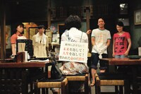 劇団チャリT企画「ネズミ狩り」2011年公演より。（撮影：鈴木淳）