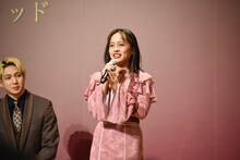 清水美依紗（中央）