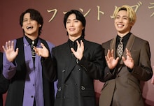 左から宮野真守、松下優也、有澤樟太郎。