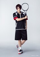 毎熊宏介扮する神尾アキラ。