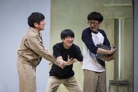 劇壇ガルバ 第5弾公演「砂の国の遠い声」より。（撮影：加藤孝）