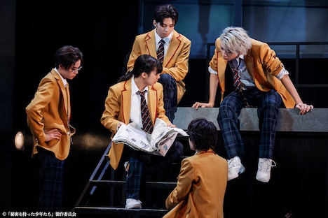 「音楽劇 秘密を持った少年たち」より。