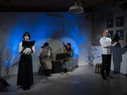 田中遊×広田ゆうみ×行灯社「『耳で楽しむ古事記』~その3 因幡素兎」より、19:00開演回の様子。(撮影:松原豊)