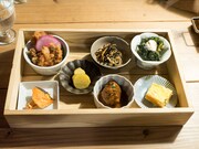 田中遊×広田ゆうみ×キッチンワークペコリーノの“木箱”。(撮影:松原豊)