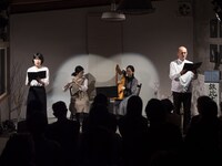 田中遊×広田ゆうみ×行灯社「『耳で楽しむ古事記』～その3 因幡素兎」より、19:00開演回の様子。（撮影：松原豊）