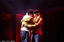 龍宮城が出演する「音楽劇 秘密を持った少年たち」スタート