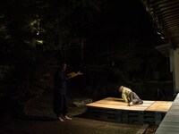 西本浩明「芋虫」19:00時開演回より。（撮影：松原豊）