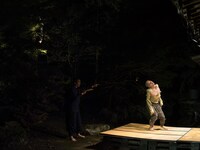 西本浩明「芋虫」19:00時開演回より。（撮影：松原豊）