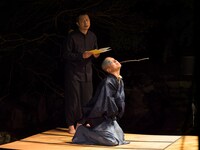 西本浩明「芋虫」19:00時開演回より。（撮影：松原豊）