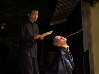 西本浩明「芋虫」19:00時開演回より。（撮影：松原豊）