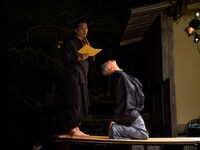 西本浩明「芋虫」19:00時開演回より。（撮影：松原豊）