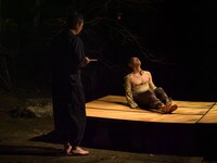 西本浩明「芋虫」19:00時開演回より。（撮影：松原豊）