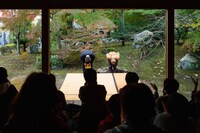 西本浩明「芋虫」13:00時開演回より。（撮影：森井一鷹）