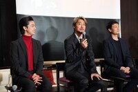 左から新原泰佑、福士誠治、田中俊介。