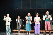 左から高羽彩、屋比久知奈、エリアンナ、美弥るりか、有澤樟太郎。
