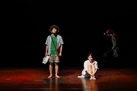 東京演劇道場「ワーク・イン・プログレス / Dojo WIP」より、高畑裕太 / 大野明香音企画「忘郷少女」の様子。（撮影：金子愛帆）