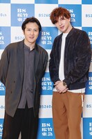 左から尾上松也、城田優。